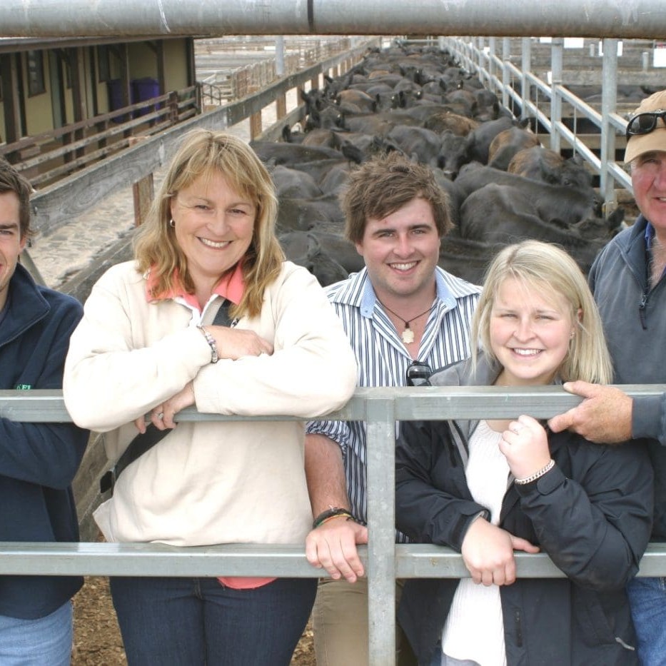 With a laneway of Athlone South steers behind them were, from left, LMB Linke agent Tom Kelly, with the Cameron family, Susan, Andrew, Eloise and Roland.
