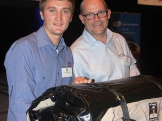 2012 Pfizer Medal winner Matthew Sharp, Mort & Co with Pfizer business unit director Nigel Hebart.