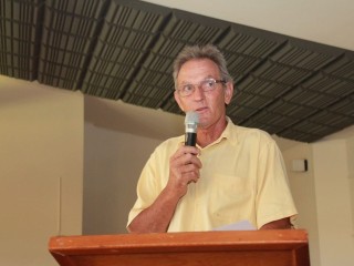 Rob Moore addresses the crisis meeting.