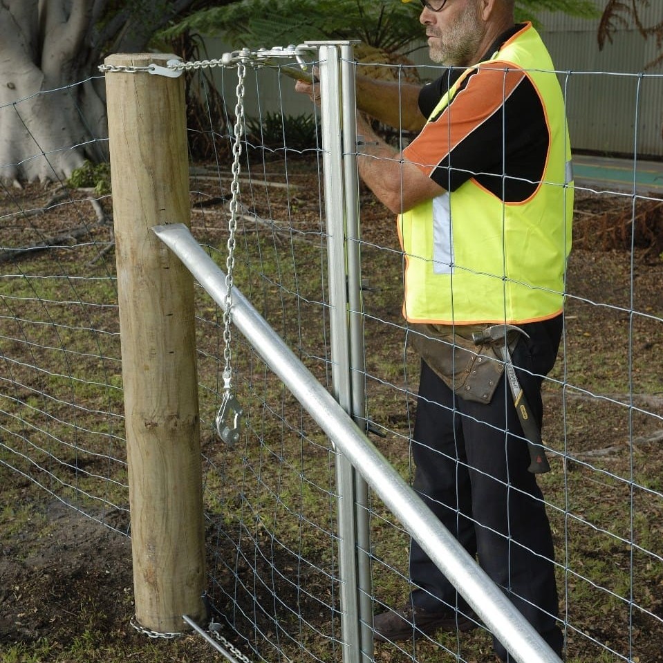 The Wizard Contractor wire strainer and Gripple Contractor tensioning tool being used by Waratah's fencing expert Neville Prince. 