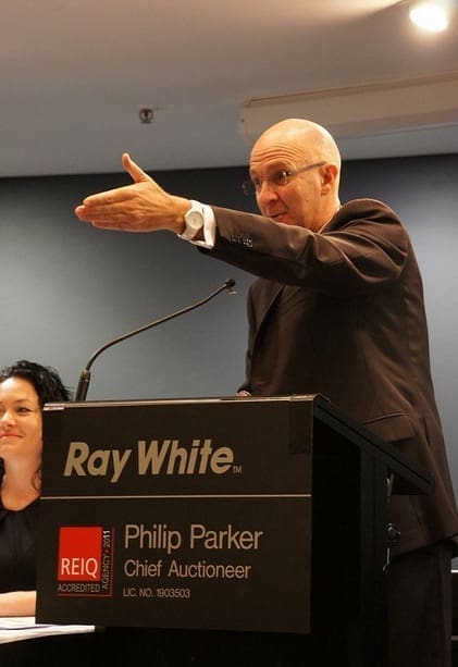 ray-white-auctioneer-phillip-parker