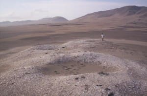 A large shell midden from the Inca period in Peru’s Ica valley. The climate here is so dry that even wooden structures are preserved. Image: Credit: M. Carre / Univ. of Montpellier