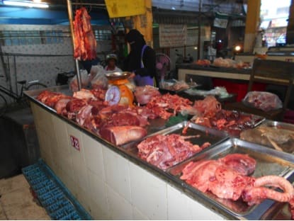 Beef sourced from Myanmar in the Thai border city wet market of Mae Sot. Beef price Baht 250 per kg, Pork 130, chicken 60 and goat 260 Baht. Exchange rate : AUD$1 ~ Baht25. Photo and prices February 27, 2015. 