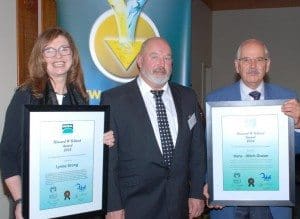 2015 recipient Lynne Strong, Merial Australia's Ivan Pike and 2014 recipient Hans-Ulrich Graser.