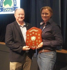 ACC's David congratulates Goonoo Feedlot's Sara Gruber, after the feedlot won the "Best solution to an identified problem" division in this year's safety awards.