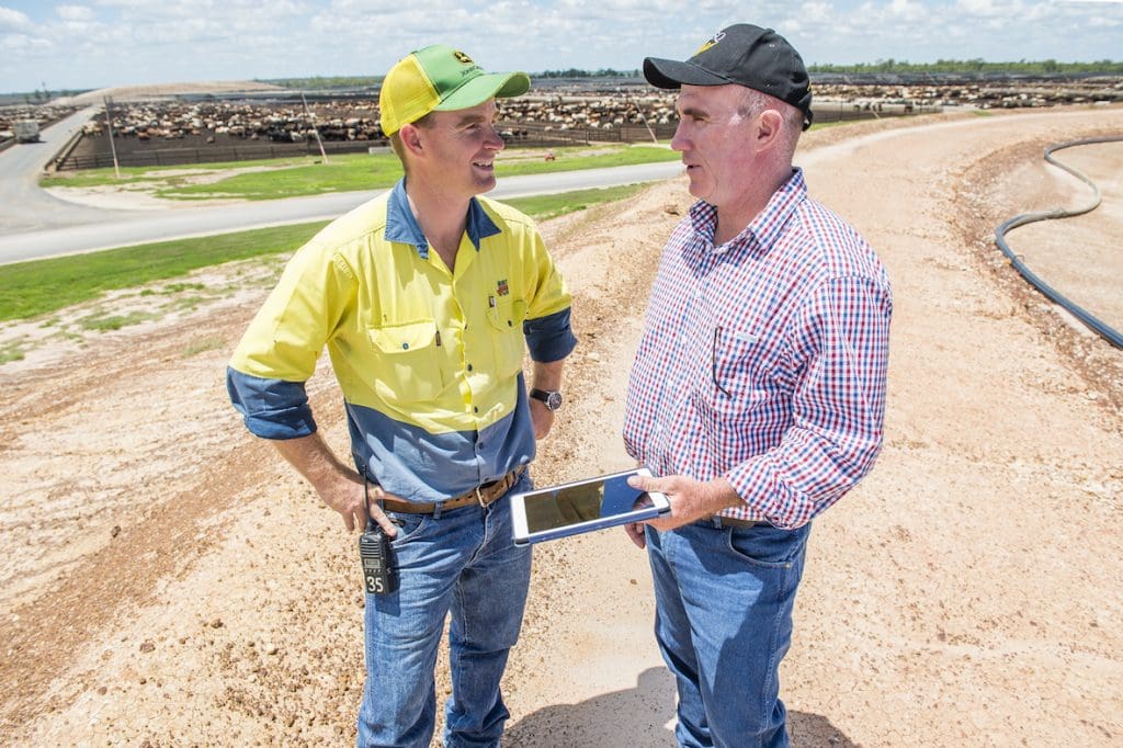  Mort & Co’s Grassdale Feedlot manager Jordan Peach (left) discusses seasonal outlooks with USQ climate scientist Dave McRae.