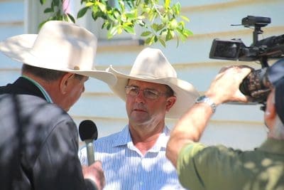 Hughenden cattle producer Rob Atkinson talks to ABC Landline's Kerry Lonergan at Longreach. 