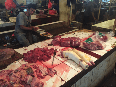 This Indian buffalo (produced by Al- Tamam) offered in a central Jakarta wet market appears to be selling despite the poor presentation by this retailer. Most stalls present a mixture of fresh and frozen product as shown above.