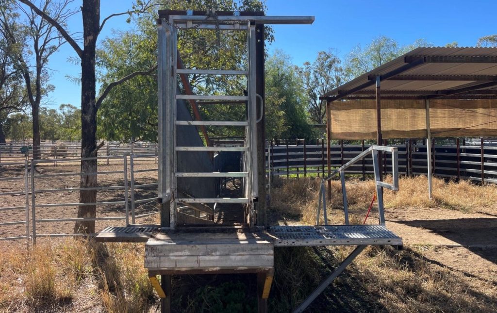 Loading ramp with safety measures