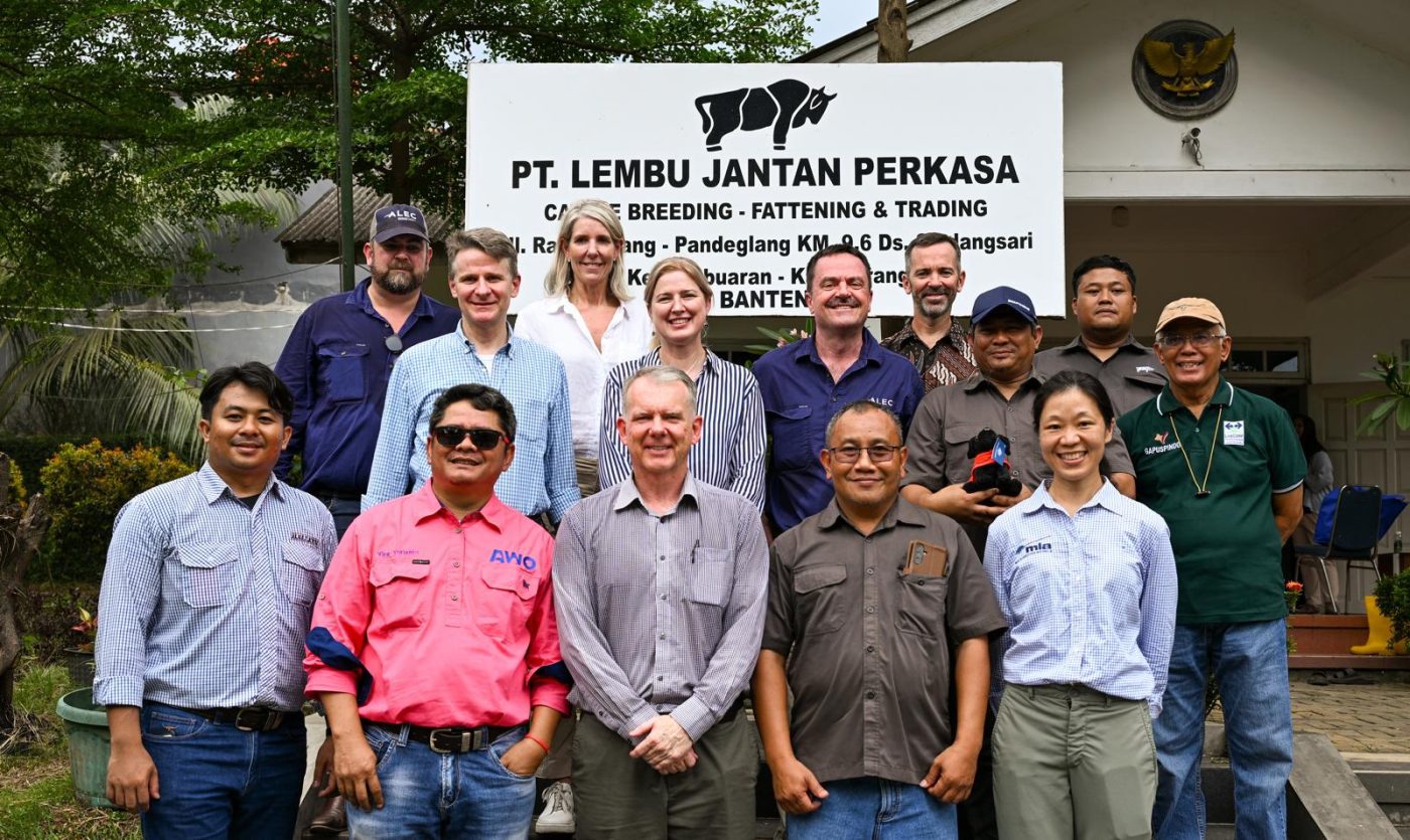 Australian Ag Minister Julie Collins visits Indonesian feedlot
